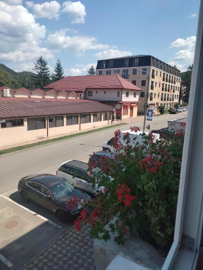 Apartament Geo Nehoiu Buitenkant foto