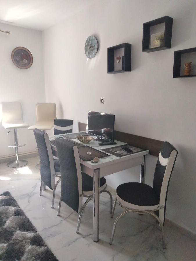Apartament Geo Nehoiu Buitenkant foto